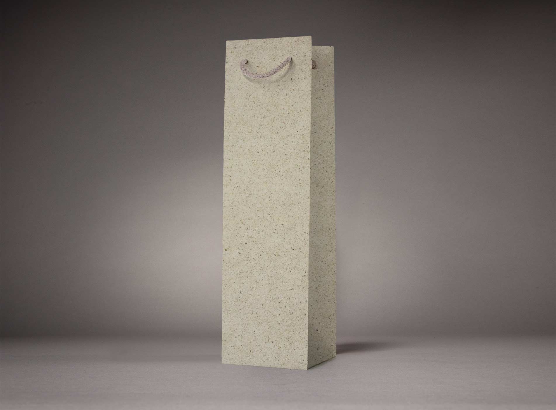 Geschenktasche für Flaschen aus Graspapier blanko