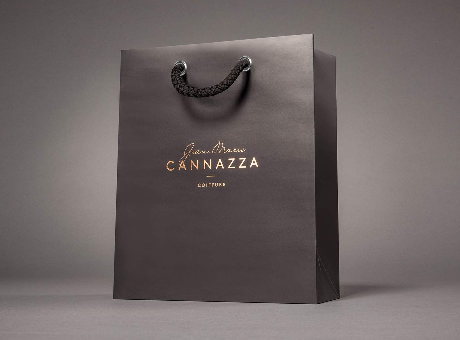 Hochwertige Papiertasche mit Kordel und Öse Motiv Cannazza